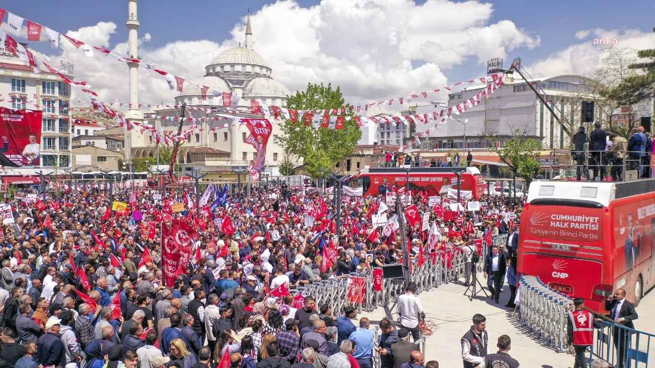 Ozgur Ozel Vanda Kurt Sorununun Cozumu Icin Tarihi Konusma Yapti 2025 (1)