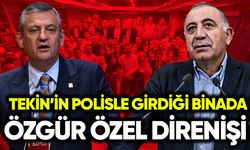 Tekin'in polisle girdiği binada Özgür Özel direnişi