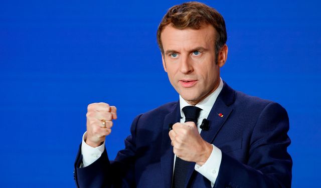 Macron İsrail konusunda net tutumunu açıkladı! 4 dilde mesaj