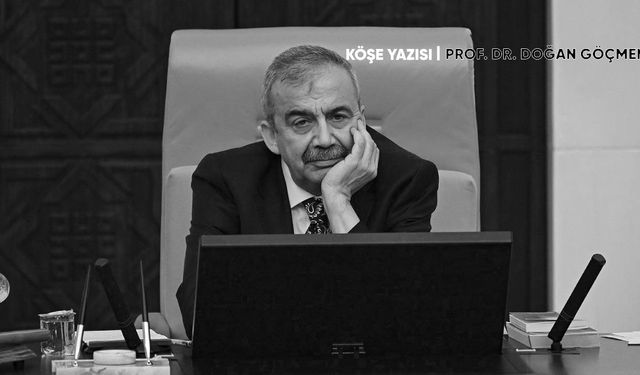 KÖŞE YAZISI | Sırrı Süreyya’nın Cumhuriyet Eleştirisine Yakından Bakınca